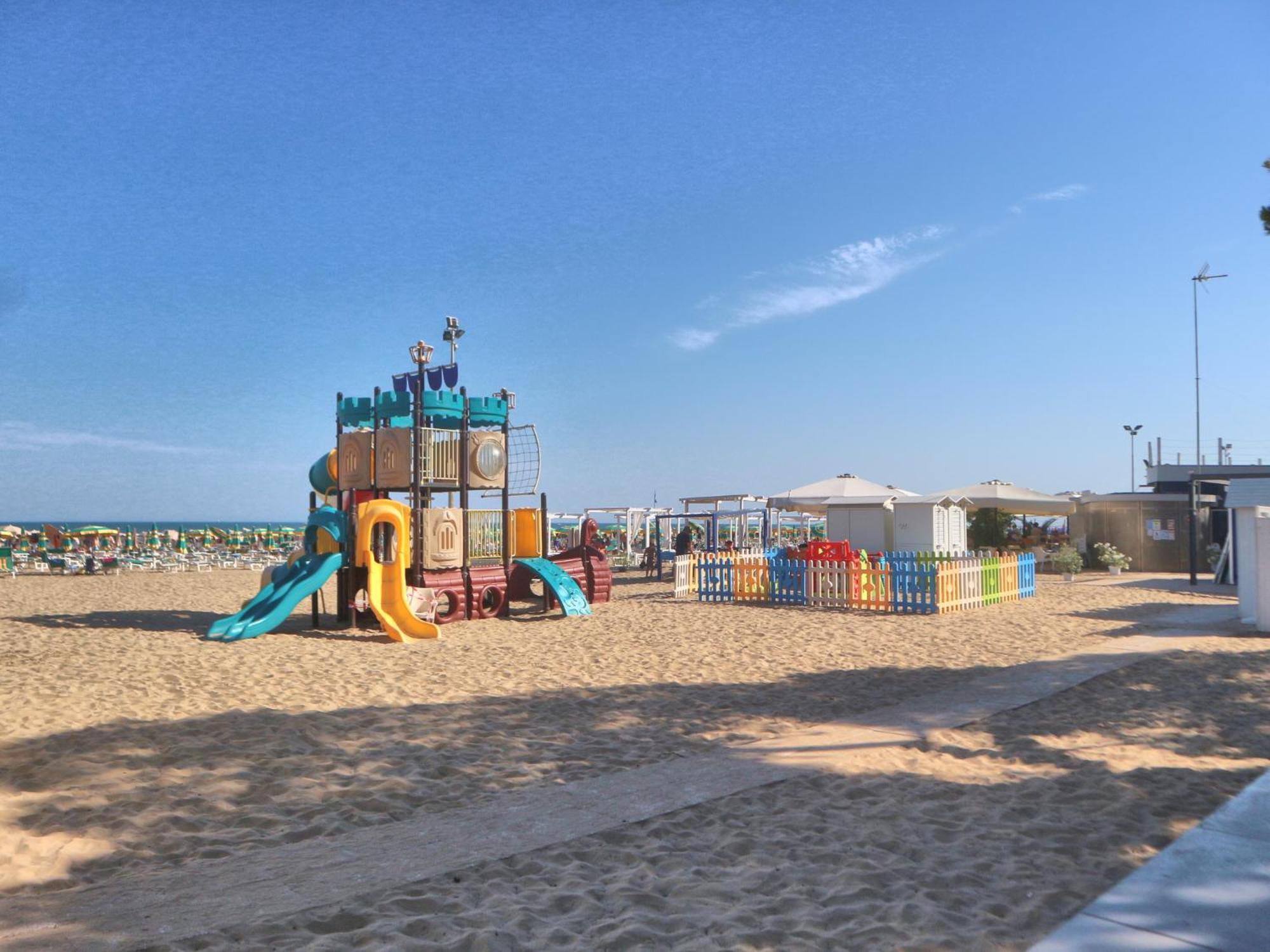 Viviana Apartment Lignano Sabbiadoro Exterior photo